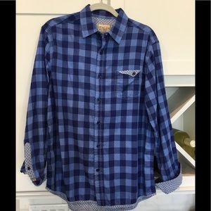 Men’s Italia Shirt. Size (M).
